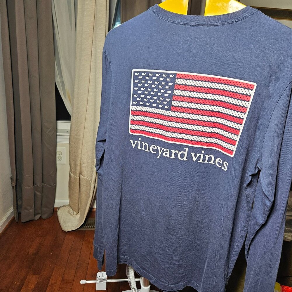Vineyard Vines Men's Long Sleeve Pocket Tee Boston Flag Graphic Size M Navy Blue - Picture 5 of 5